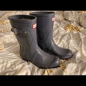 Gray short hunter boots